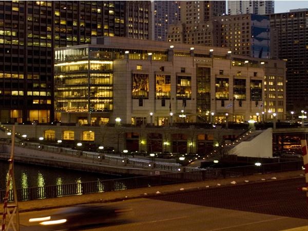 Night time view of Chicago's Gleacher Center, home of Booth's Executive MBA program, known as one of the best EMBA programs in Chicago.